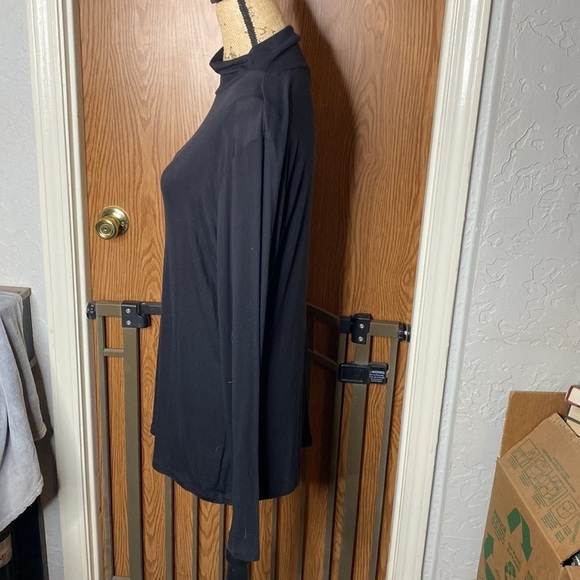 NWT Cabi Black Mock Neck Top w/ Thumb Holes Size L - Picture 2 of 8